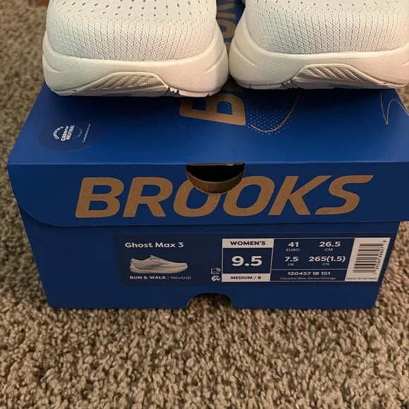 NIB Brooks ghost max 3 WMNS 9.5M - Picture 6 of 6